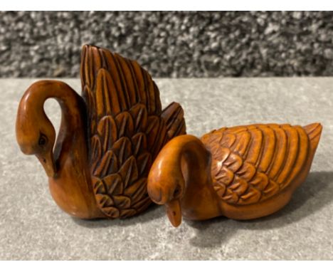 2x Japanese handmade wood carving Netsuke - 2x swans
