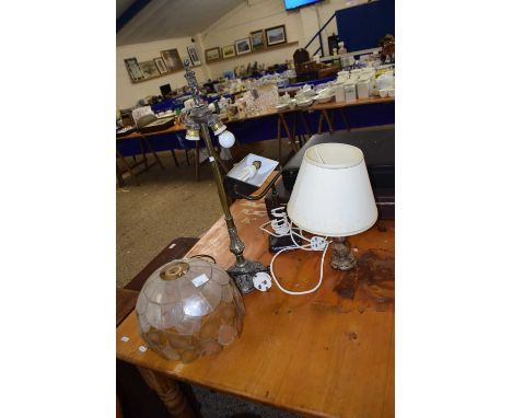 Mixed Lot: Bankers type lamp, a double light table lamp and a polished table lamp and a further light shade (4)