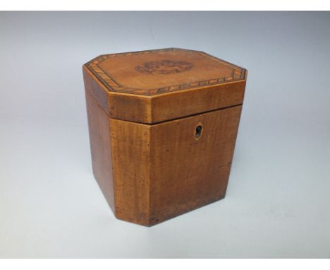AN EARLY 19TH CENTURY SATINWOOD TEA CADDY, with inlaid border and central oval cartouche to hinged lid, H 11.2 cm