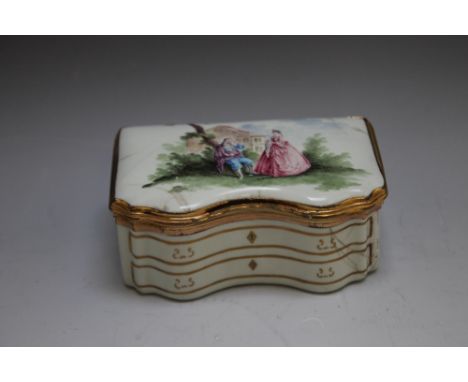 AN 18TH CENTURY TYPE ENAMEL TABLE SNUFF IN THE FORM OF A SERPENTINE FRONTED CHEST,  W 9 cm, A/F