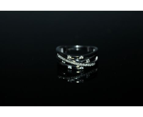 A WHITE GOLD SPLIT BAND DIAMOND RING, set with brilliant cut diamonds in hallmarked 9 carat white gold, ring size N 1/2