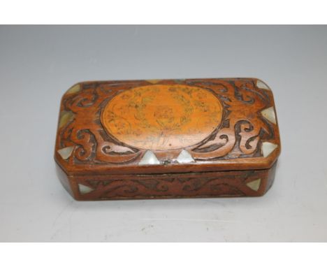 A INLAID CARVED SNUFF BOX, in a Turkish / Moorish style, W 10.5 cm