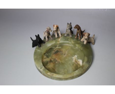 AN AUSTRIAN COLD PAINTED BRONZE AND ONYX ASHTRAY, early 20th century, with six assorted small dogs on a circular base with we