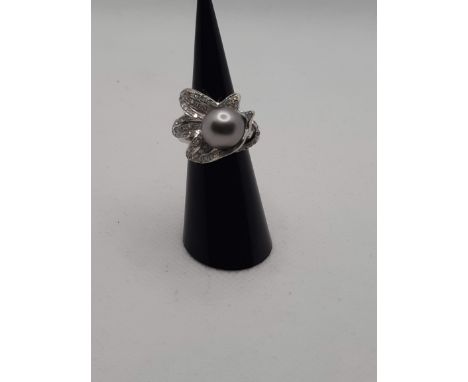 18K WHITE GOLD RING WITH GRAY PEARL DIAMETER 10 MM SET ON A LILY STORMED OF BRILLIANT (0.25 TOTAL CT) 12.5 GRAMS DIAMETER RIN