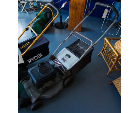 BRIGGS AND STRATTEN ENGINE LAWN MOWER  - MASPORT