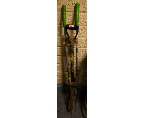 3 GARDEN TOOLS