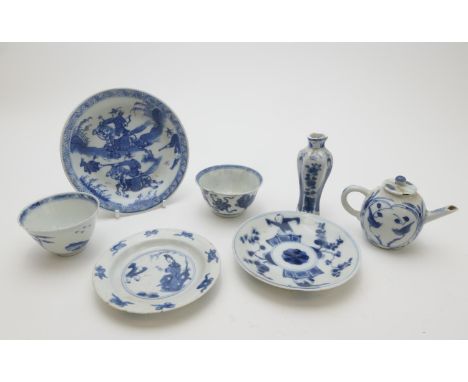 Chinese blue and white saucer dish, Kangxi (1662-1722), decorated with a hunting party, 13.5cm, with  double circle to the ba