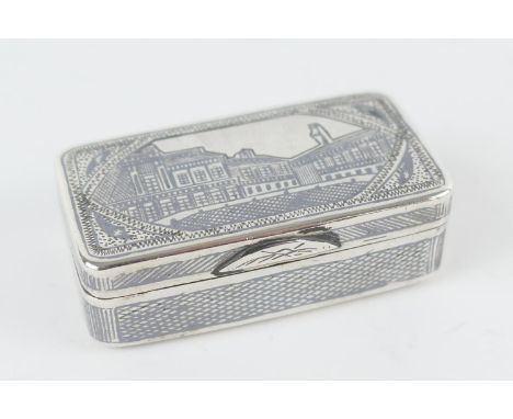 Russian niello silver snuff box, maker AE, Moscow, late 19th Century, rectangular form decorated with a view of a town, 84 zl