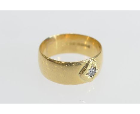 Gent's 18ct gold wedding ring, illusion set with a small brilliant cut diamond of approx. 0.10ct, size V, gross weight approx