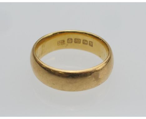 Gent's 22ct gold wedding ring, size N/O, weight approx. 9.7g (Please note condition does not form part of the catalogue descr