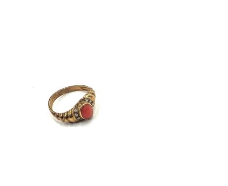 Ladies 9ct gold coral set dress ring, ring size M/N weight 3.1g