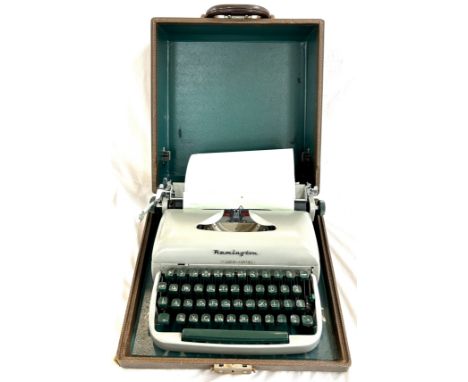 Remington travel riter typewriter in case 