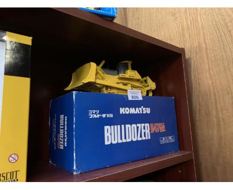 A REPLICAR CORPORATION KOMATSU BULLDOZER D475A 1-50 SCALE MODEL BOXED AND IN MINT CONDITION 