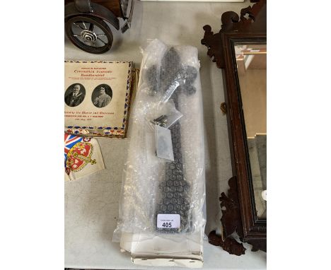 A SET OF VINTAGE STYLE HINGES 