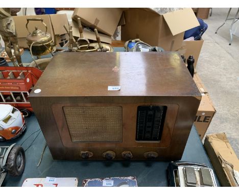 A VINTAGE BUSH VALVE RADIO 