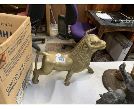 A HEAVY VINTAGE BRASS BULL MODEL 