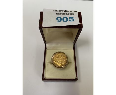 A 22CT GOLD 1899 HALF SOVEREIGN MADE IN TO A RING WITH A 9CT GOLD MOUNT, WEIGHT 9.1 G 