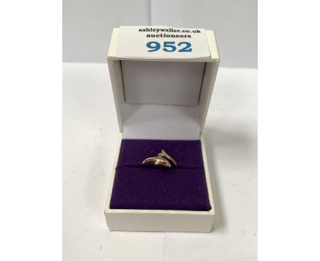 A 9CT GOLD BOXED DOLPHIN RING, 1G WEIGHT 