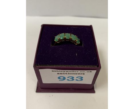A BOXED LADIES RING WITH 5 'JADE' STONES 