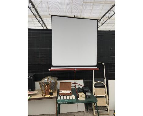 MIXED PROJECTOR ITEMS - SCREEN, SLIDES ETC IN WORKING ORDER 