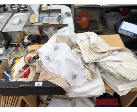 A COLLECTION OF VINTAGE LINENS TOGETHER WITH SEWING ITEMS ETC 