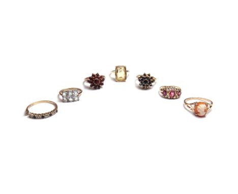 A 9ct gold and sapphire set cluster ring, a gold and garnet set cluster ring, detailed 9 CT, a 9ct gold ring, claw set with a