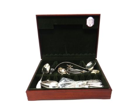 Seven Victorian silver Old English pattern teaspoons, with bright cut engraved decoration, London 1895, combined weight 129gm