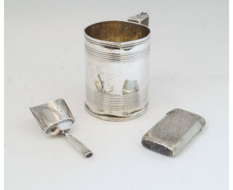 A George III silver cup, London, 1819, makers marks rubbed, with banded decoration and acanthus handle, engraved Mary 1889, 7