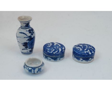 A group of miniature Chinese blue and white porcelain, 20th century, to include a baluster vase decorated with flowers, 9.5cm