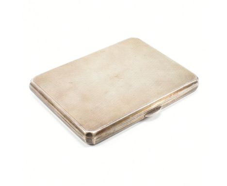A hallmarked silver compact cigarette case. The case having engine turned decoration to front and back opening to reveal two 