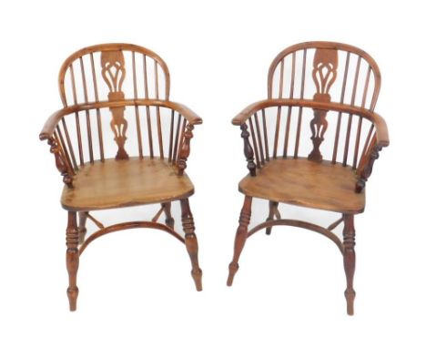 A pair of early 19thC yew wood low back Windsor chairs, with pierced splats, turned supports and triple ring turned legs and 