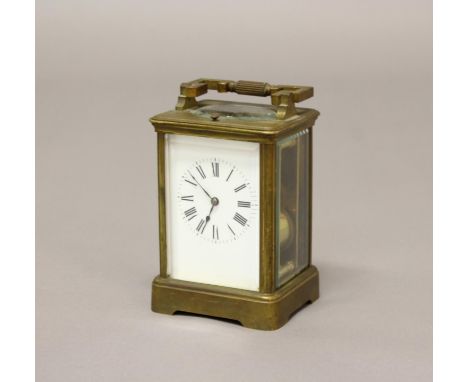 A 19TH CENTURY FRENCH BRASS CASED REPEATING CARRIAGE CLOCK. A brass cased carriage clock with a white enamelled dial with Rom