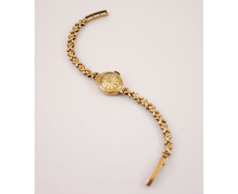 A 9ct gold ladies Accurist wristwatch, the circular cream coloured dial with Arabic numerals and baton markers, 21 jewel move
