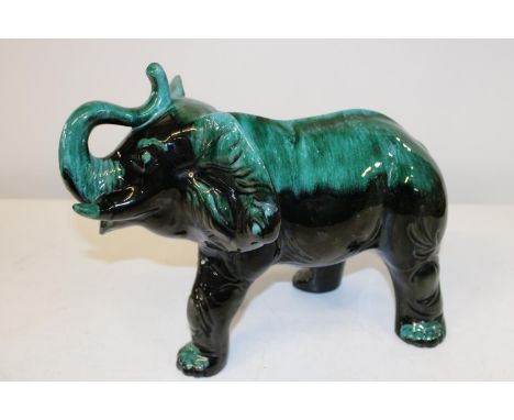 A large ceramic elephant 30x37cm 