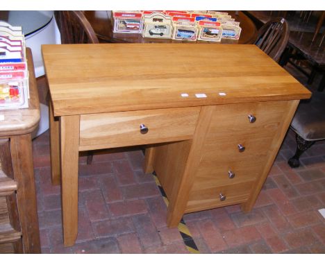 A contemporary light oak desk - width 102cm 
