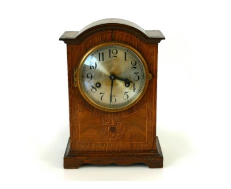 Edwardian inlaid oak cased two train mantel clock striking on a gong, 11.5" high, (pendulum and key)