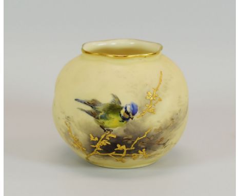 A SMALL ROYAL WORCESTER GLOBULAR VASE of lobed form, painted with a garden bird on gilded branches, date mark for 1922, 7cms 