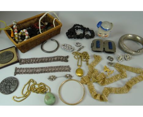 A SECURITY BOX & CONTENTS OF NINA FAGNANI'S JEWELLERY ETC Provenance: entered by descendant (Great Great Granddaughter) of Fr