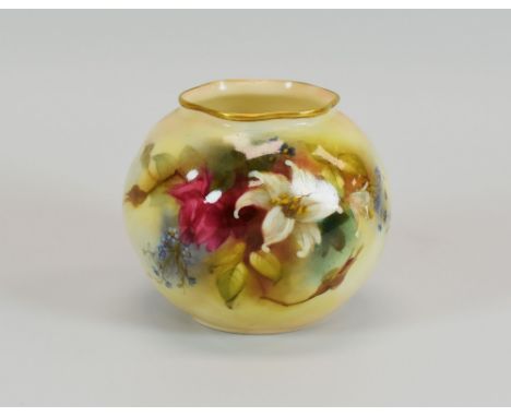 A SMALL ROYAL WORCESTER GLOBULAR VASE of lobed form, painted with roses and wild-flowers, date mark for 1915, 7cms high