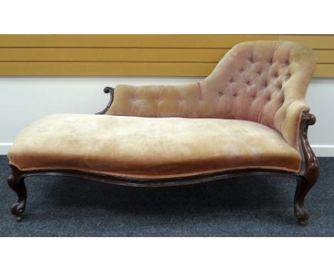 A VICTORIAN CHAISE LONGUE with button back & serpentine carved frame in mahogany