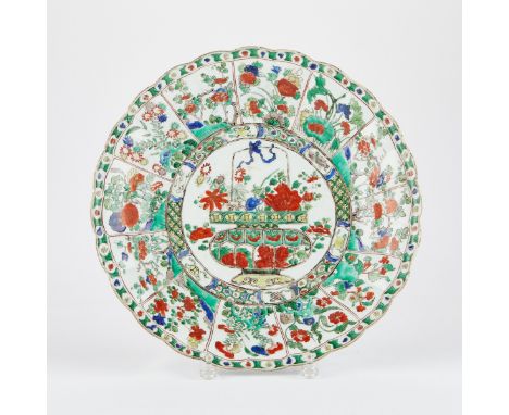 18th c. Chinese export porcelain platter with famille verte decoration. The central reserve depicts a basket overflowing with