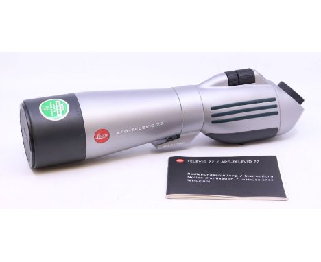 Leica: A boxed Leica Vario-Okular Zoom Eyepiece, with T77: 20-60x / T62: 16-48x, Serial No. 2050834. Lens appears clean; toge