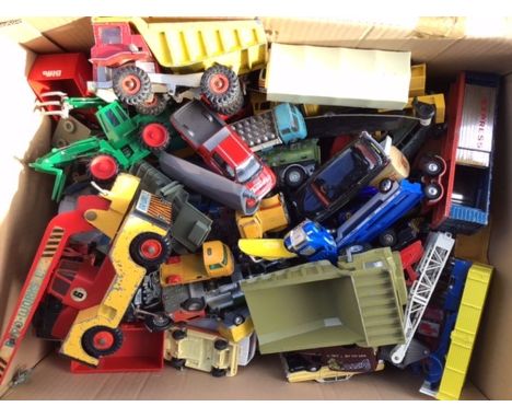 Diecast: A collection of assorted vintage playworn vehicles, approximately 100 to include Corgi, Dinky, Matchbox, etc. Please