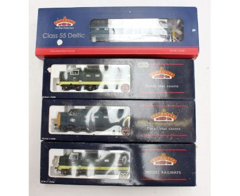 Bachmann: A collection of four boxed Bachmann OO Gauge Class 55 locomotives, to comprise: The Durham Light Infantry 32-529; Q