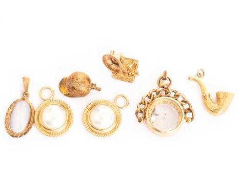 COLLECTION OF CHARMS, including gramophone, pipe and others, most marked for nine carat goldQty: 29.2g gross