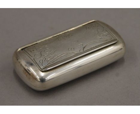 A silver snuff box. 8 cm wide. 
