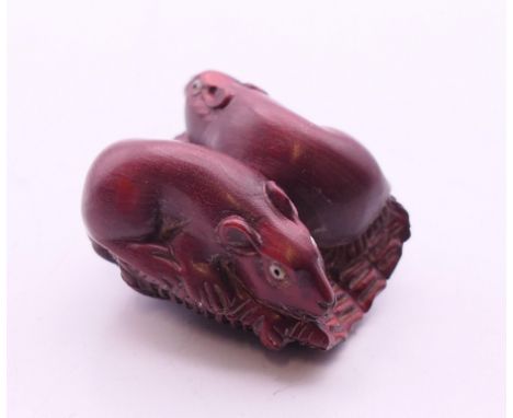 A netsuke in the form of rats. 3.5 cm long. 