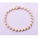 A 14 ct gold and pearl bracelet. 18 cm long. 10 grammes total weight.