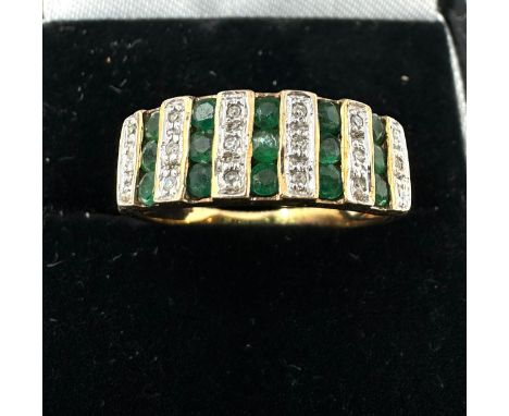 9ct gold emerald &amp; diamond ring weight 2.3g