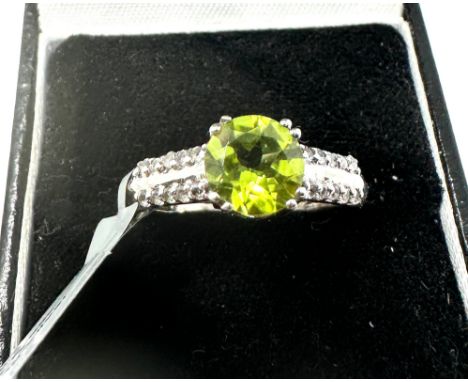 Peridot Ring with White Topaz in Sterling Silver 1.62cts design No xxse47